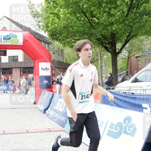 10.05.2026 - 8. Wedeler Halbmarathon Yannick Fuchs http://msf.ph/oto/9716431 10.05.2026 11:36:44 Ziel 2142 meine-sportfotos.de