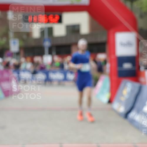 10.05.2026 - 8. Wedeler Halbmarathon Yannick Fuchs http://msf.ph/oto/9716439 10.05.2026 11:36:50 Ziel 11, 950 meine-sportfotos.de