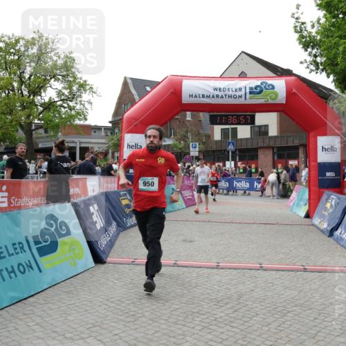 10.05.2026 - 8. Wedeler Halbmarathon Yannick Fuchs http://msf.ph/oto/9716457 10.05.2026 11:36:56 Ziel 11, 632, 934, 950 meine-sportfotos.de