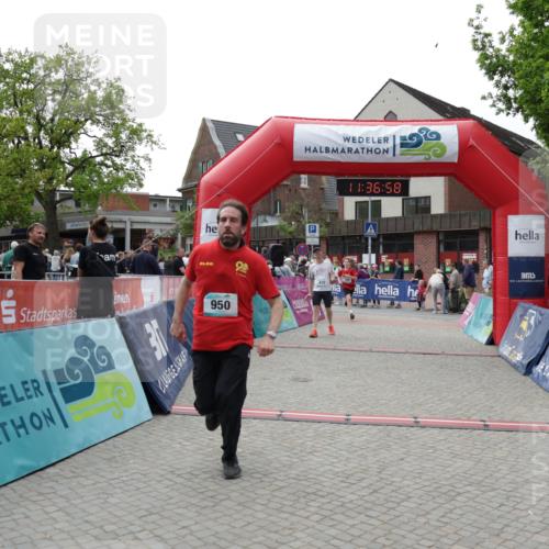 10.05.2026 - 8. Wedeler Halbmarathon Yannick Fuchs http://msf.ph/oto/9716458 10.05.2026 11:36:56 Ziel 11, 632, 934, 950 meine-sportfotos.de