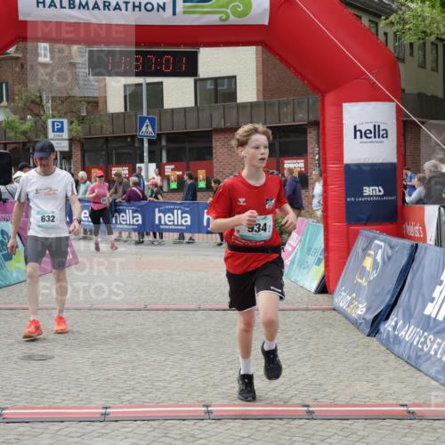 10.05.2026 - 8. Wedeler Halbmarathon Yannick Fuchs http://msf.ph/oto/9716467 10.05.2026 11:36:59 Ziel 632, 934, 950, 2068 meine-sportfotos.de