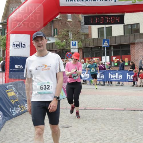 10.05.2026 - 8. Wedeler Halbmarathon Yannick Fuchs http://msf.ph/oto/9716475 10.05.2026 11:37:03 Ziel 333, 632, 696, 934, 2068 meine-sportfotos.de