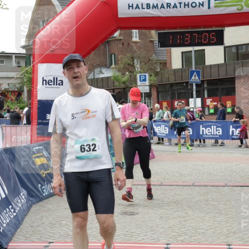 10.05.2026 - 8. Wedeler Halbmarathon Yannick Fuchs http://msf.ph/oto/9716476 10.05.2026 11:37:03 Ziel 333, 632, 696, 934, 2068 meine-sportfotos.de