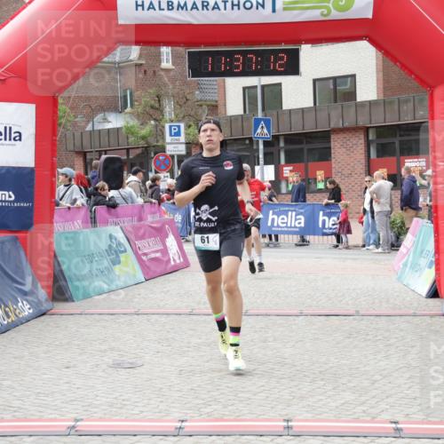 10.05.2026 - 8. Wedeler Halbmarathon Yannick Fuchs http://msf.ph/oto/9724372 10.05.2026 11:37:11 Ziel 31, 61, 333, 696, 869 meine-sportfotos.de