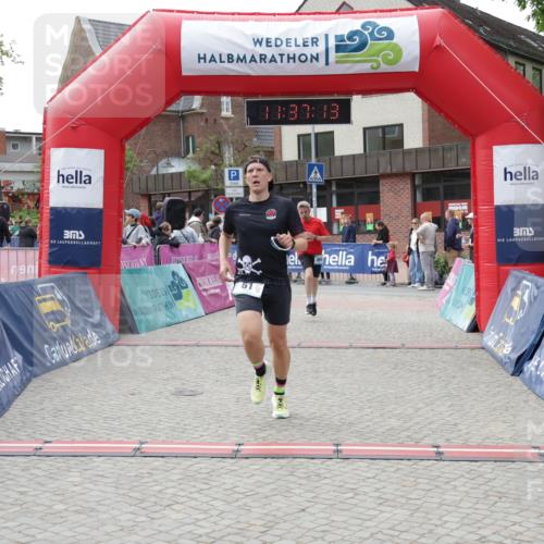 10.05.2026 - 8. Wedeler Halbmarathon Yannick Fuchs http://msf.ph/oto/9724380 10.05.2026 11:37:11 Ziel 31, 61, 333, 696, 869 meine-sportfotos.de