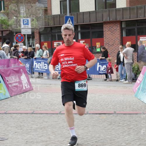 10.05.2026 - 8. Wedeler Halbmarathon Yannick Fuchs http://msf.ph/oto/9724398 10.05.2026 11:37:13 Ziel 31, 61, 869, 2193 meine-sportfotos.de