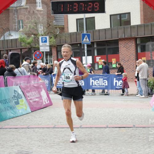 10.05.2026 - 8. Wedeler Halbmarathon Yannick Fuchs http://msf.ph/oto/9724634 10.05.2026 11:37:28 Ziel 180, 278 meine-sportfotos.de