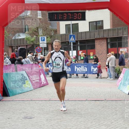 10.05.2026 - 8. Wedeler Halbmarathon Yannick Fuchs http://msf.ph/oto/9724639 10.05.2026 11:37:28 Ziel 180, 278 meine-sportfotos.de