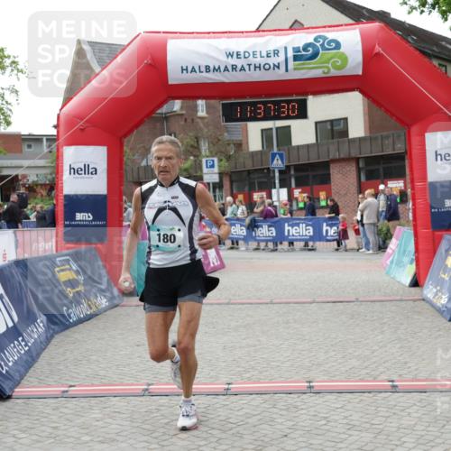 10.05.2026 - 8. Wedeler Halbmarathon Yannick Fuchs http://msf.ph/oto/9724670 10.05.2026 11:37:29 Ziel 180, 1046 meine-sportfotos.de
