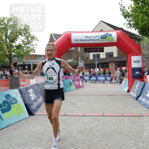 10.05.2026 - 8. Wedeler Halbmarathon Yannick Fuchs http://msf.ph/oto/9724686 10.05.2026 11:37:29 Ziel 180, 1046 meine-sportfotos.de