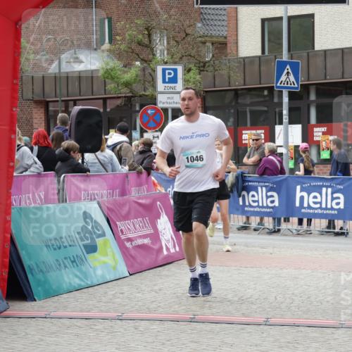 10.05.2026 - 8. Wedeler Halbmarathon Yannick Fuchs http://msf.ph/oto/9724696 10.05.2026 11:37:32 Ziel 180, 745, 1046 meine-sportfotos.de