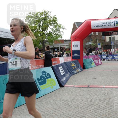 10.05.2026 - 8. Wedeler Halbmarathon Yannick Fuchs http://msf.ph/oto/9724813 10.05.2026 11:37:37 Ziel 745, 1046 meine-sportfotos.de