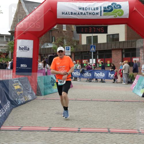 10.05.2026 - 8. Wedeler Halbmarathon Yannick Fuchs http://msf.ph/oto/9724874 10.05.2026 11:37:43 Ziel 682 meine-sportfotos.de