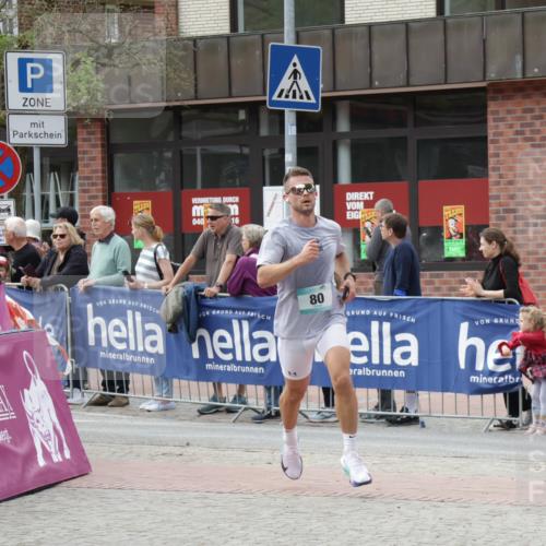 10.05.2026 - 8. Wedeler Halbmarathon Yannick Fuchs http://msf.ph/oto/9725027 10.05.2026 11:38:04 Ziel 80, 789, 2017, 2208 meine-sportfotos.de