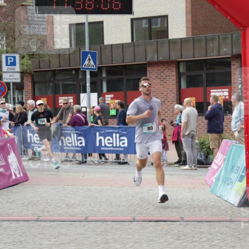 10.05.2026 - 8. Wedeler Halbmarathon Yannick Fuchs http://msf.ph/oto/9725049 10.05.2026 11:38:04 Ziel 80, 789, 2017, 2208 meine-sportfotos.de