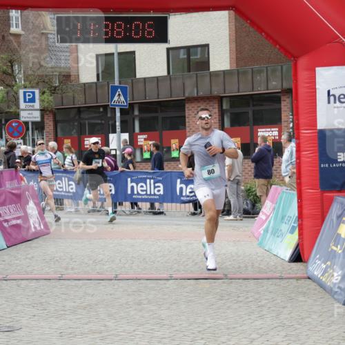 10.05.2026 - 8. Wedeler Halbmarathon Yannick Fuchs http://msf.ph/oto/9725060 10.05.2026 11:38:05 Ziel 80, 789, 2017, 2208 meine-sportfotos.de