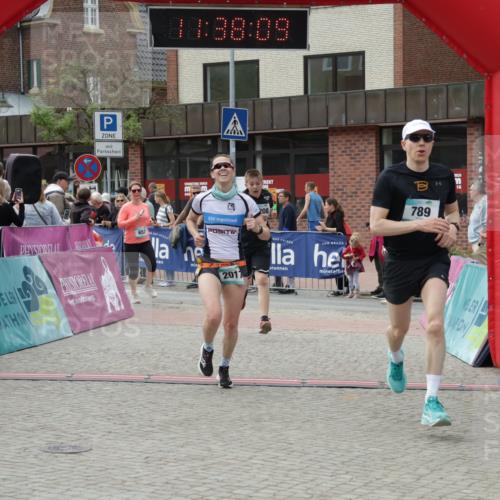 10.05.2026 - 8. Wedeler Halbmarathon Yannick Fuchs http://msf.ph/oto/9725103 10.05.2026 11:38:07 Ziel 80, 81, 657, 789, 2017, 2208 meine-sportfotos.de