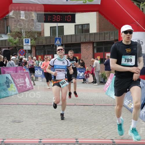 10.05.2026 - 8. Wedeler Halbmarathon Yannick Fuchs http://msf.ph/oto/9725124 10.05.2026 11:38:08 Ziel 80, 81, 657, 789, 2017, 2208 meine-sportfotos.de