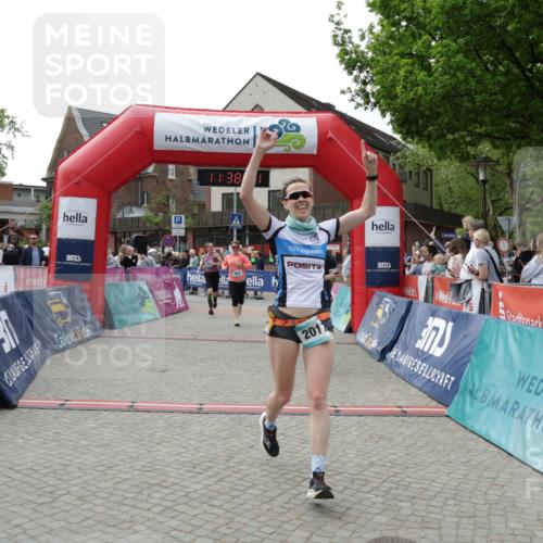 10.05.2026 - 8. Wedeler Halbmarathon Yannick Fuchs http://msf.ph/oto/9725152 10.05.2026 11:38:09 Ziel 80, 81, 657, 789, 2017, 2208 meine-sportfotos.de