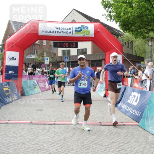 10.05.2026 - 8. Wedeler Halbmarathon Yannick Fuchs http://msf.ph/oto/9725311 10.05.2026 11:38:17 Ziel 81, 146, 582, 768, 922, 1045, 2141, 2145 meine-sportfotos.de