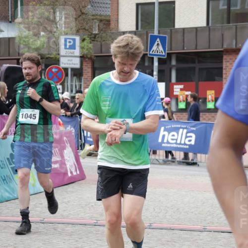 10.05.2026 - 8. Wedeler Halbmarathon Yannick Fuchs http://msf.ph/oto/9725329 10.05.2026 11:38:19 Ziel 146, 582, 768, 922, 1045, 2141, 2145 meine-sportfotos.de