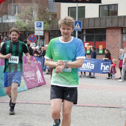 10.05.2026 - 8. Wedeler Halbmarathon Yannick Fuchs http://msf.ph/oto/9725333 10.05.2026 11:38:19 Ziel 146, 582, 768, 922, 1045, 2141, 2145 meine-sportfotos.de