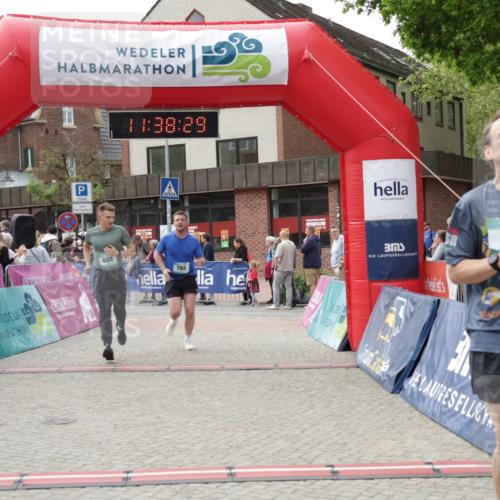 10.05.2026 - 8. Wedeler Halbmarathon Yannick Fuchs http://msf.ph/oto/9725491 10.05.2026 11:38:28 Ziel 360, 425, 688, 765, 2040 meine-sportfotos.de