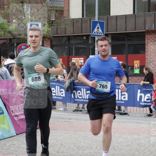 10.05.2026 - 8. Wedeler Halbmarathon Yannick Fuchs http://msf.ph/oto/9725501 10.05.2026 11:38:28 Ziel 360, 425, 688, 765, 2040 meine-sportfotos.de