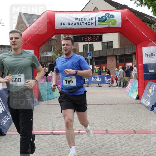 10.05.2026 - 8. Wedeler Halbmarathon Yannick Fuchs http://msf.ph/oto/9725540 10.05.2026 11:38:30 Ziel 360, 425, 688, 765, 2040 meine-sportfotos.de