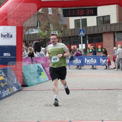 10.05.2026 - 8. Wedeler Halbmarathon Yannick Fuchs http://msf.ph/oto/9725584 10.05.2026 11:38:33 Ziel 425, 688, 765 meine-sportfotos.de