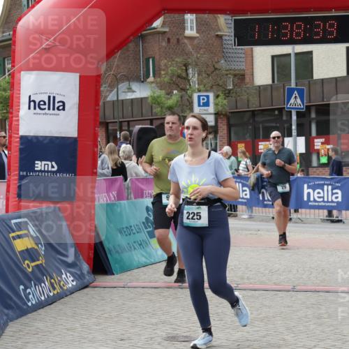 10.05.2026 - 8. Wedeler Halbmarathon Yannick Fuchs http://msf.ph/oto/9725655 10.05.2026 11:38:37 Ziel 29, 225, 425, 911 meine-sportfotos.de