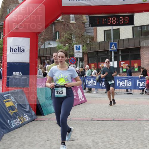 10.05.2026 - 8. Wedeler Halbmarathon Yannick Fuchs http://msf.ph/oto/9725664 10.05.2026 11:38:38 Ziel 29, 225, 425, 911 meine-sportfotos.de