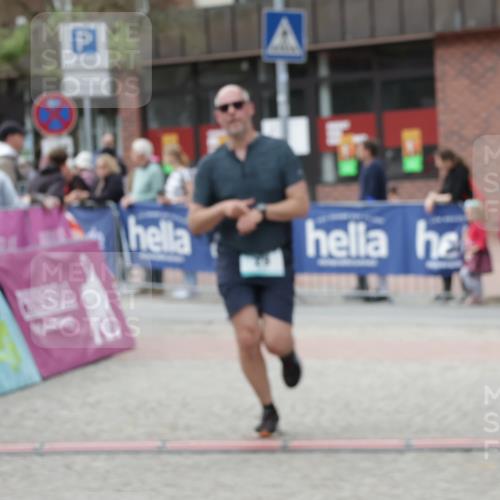 10.05.2026 - 8. Wedeler Halbmarathon Yannick Fuchs http://msf.ph/oto/9725672 10.05.2026 11:38:39 Ziel 29, 225, 911 meine-sportfotos.de
