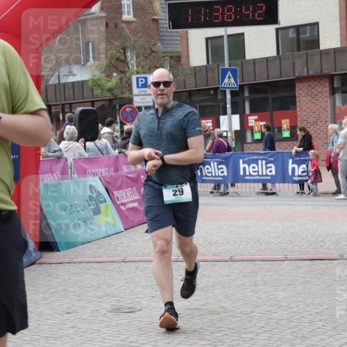 10.05.2026 - 8. Wedeler Halbmarathon Yannick Fuchs http://msf.ph/oto/9725694 10.05.2026 11:38:40 Ziel 29, 225, 911 meine-sportfotos.de