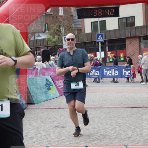 10.05.2026 - 8. Wedeler Halbmarathon Yannick Fuchs http://msf.ph/oto/9725699 10.05.2026 11:38:41 Ziel 29, 225, 625, 911 meine-sportfotos.de