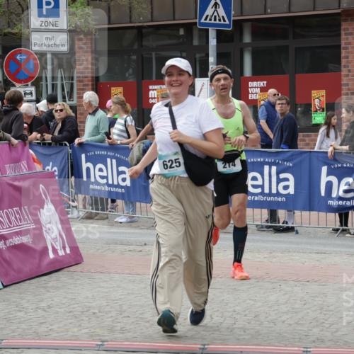 10.05.2026 - 8. Wedeler Halbmarathon Yannick Fuchs http://msf.ph/oto/9725731 10.05.2026 11:38:44 Ziel 29, 214, 225, 625, 911 meine-sportfotos.de