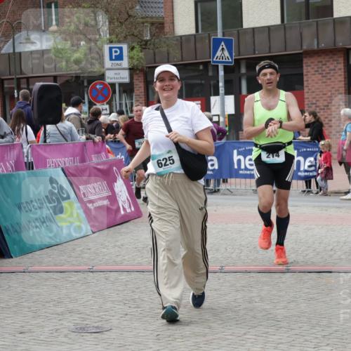 10.05.2026 - 8. Wedeler Halbmarathon Yannick Fuchs http://msf.ph/oto/9725762 10.05.2026 11:38:46 Ziel 214, 354, 625 meine-sportfotos.de