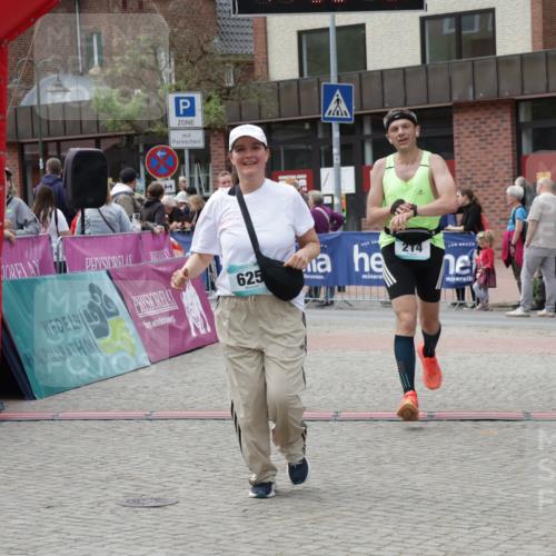 10.05.2026 - 8. Wedeler Halbmarathon Yannick Fuchs http://msf.ph/oto/9725767 10.05.2026 11:38:46 Ziel 214, 354, 625 meine-sportfotos.de