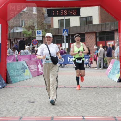 10.05.2026 - 8. Wedeler Halbmarathon Yannick Fuchs http://msf.ph/oto/9725769 10.05.2026 11:38:46 Ziel 214, 354, 625 meine-sportfotos.de