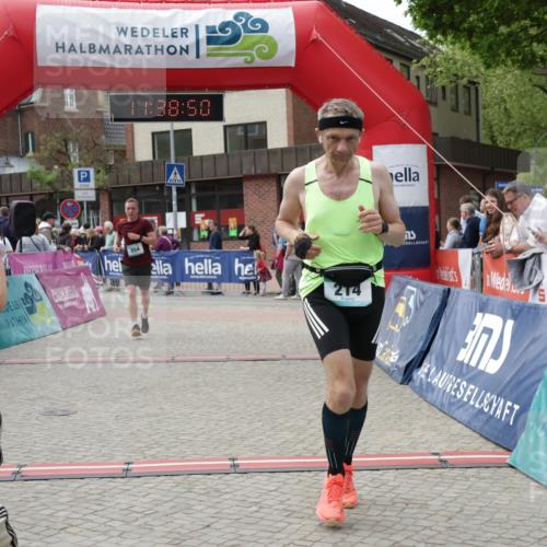 10.05.2026 - 8. Wedeler Halbmarathon Yannick Fuchs http://msf.ph/oto/9725786 10.05.2026 11:38:48 Ziel 214, 354, 625 meine-sportfotos.de