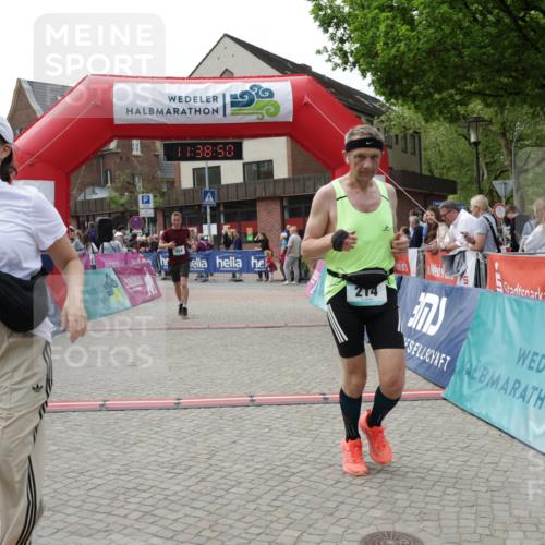 10.05.2026 - 8. Wedeler Halbmarathon Yannick Fuchs http://msf.ph/oto/9725795 10.05.2026 11:38:48 Ziel 214, 354, 625 meine-sportfotos.de