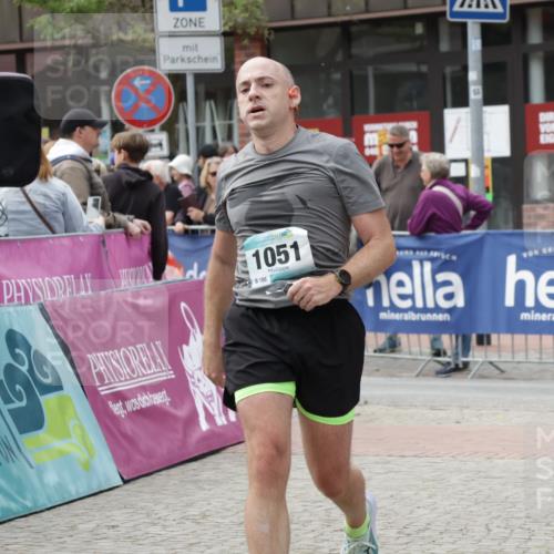 10.05.2026 - 8. Wedeler Halbmarathon Yannick Fuchs http://msf.ph/oto/9725918 10.05.2026 11:38:59 Ziel 13, 121, 1051 meine-sportfotos.de