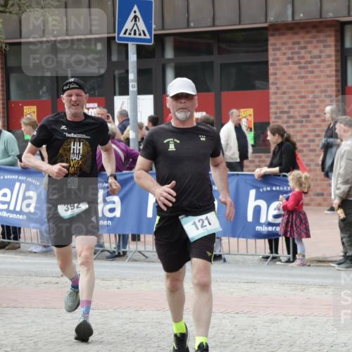 10.05.2026 - 8. Wedeler Halbmarathon Yannick Fuchs http://msf.ph/oto/9725966 10.05.2026 11:39:03 Ziel 121, 392, 1051 meine-sportfotos.de