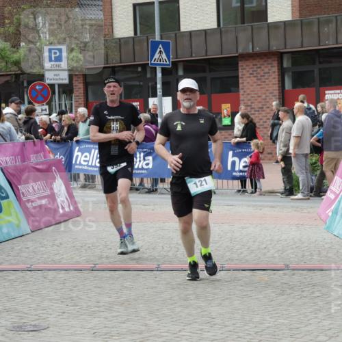 10.05.2026 - 8. Wedeler Halbmarathon Yannick Fuchs http://msf.ph/oto/9725984 10.05.2026 11:39:04 Ziel 121, 392, 1051, 2097, 2113 meine-sportfotos.de
