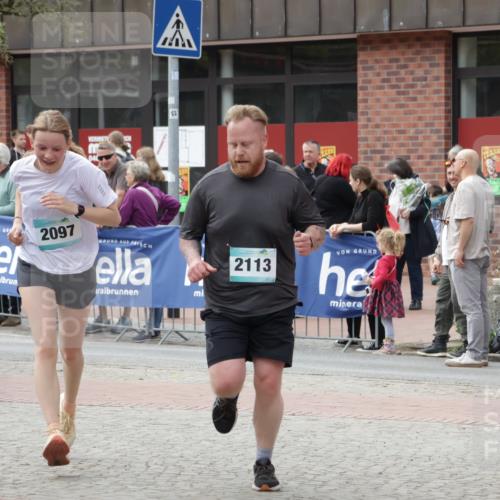 10.05.2026 - 8. Wedeler Halbmarathon Yannick Fuchs http://msf.ph/oto/9726039 10.05.2026 11:39:08 Ziel 121, 392, 2097, 2104, 2113 meine-sportfotos.de