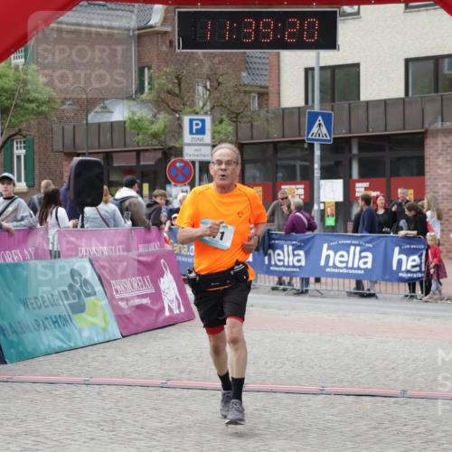 10.05.2026 - 8. Wedeler Halbmarathon Yannick Fuchs http://msf.ph/oto/9726172 10.05.2026 11:39:18 Ziel 871 meine-sportfotos.de