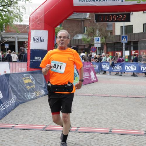 10.05.2026 - 8. Wedeler Halbmarathon Yannick Fuchs http://msf.ph/oto/9726211 10.05.2026 11:39:20 Ziel 871 meine-sportfotos.de