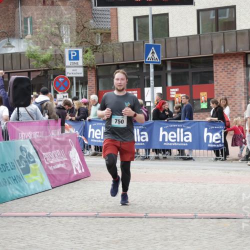 10.05.2026 - 8. Wedeler Halbmarathon Yannick Fuchs http://msf.ph/oto/9726231 10.05.2026 11:39:31 Ziel 750 meine-sportfotos.de
