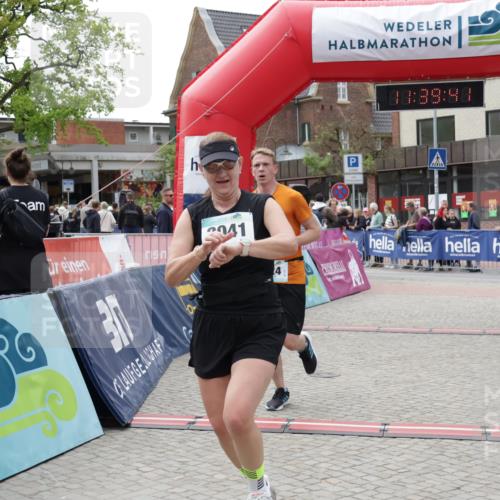 10.05.2026 - 8. Wedeler Halbmarathon Yannick Fuchs http://msf.ph/oto/9726300 10.05.2026 11:39:40 Ziel 124, 402, 2041 meine-sportfotos.de