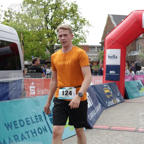 10.05.2026 - 8. Wedeler Halbmarathon Yannick Fuchs http://msf.ph/oto/9726308 10.05.2026 11:39:41 Ziel 124, 402, 2041 meine-sportfotos.de
